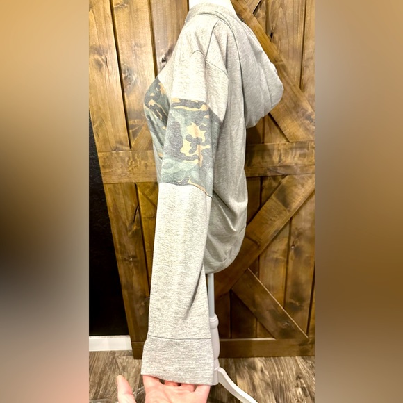 EUC 7th Ray Gray Cam Accent Hooded Long Sleeve Top - Picture 9 of 15